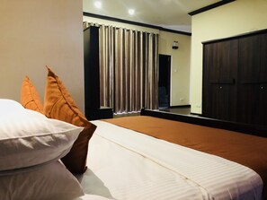 2 bedrooms, desk, iron/ironing board, free WiFi