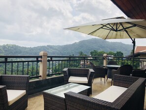 Outdoor dining - Riverdale Ridge - Deluxe Suite (Kandy)