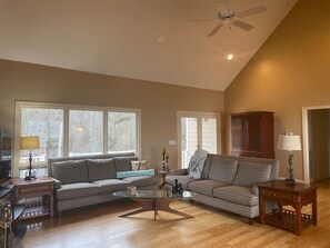 TV, fireplace, table tennis - The View on Weiss Lake (cedar bluff)