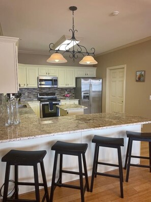 Fridge, microwave, oven, stovetop - The View on Weiss Lake (cedar bluff)