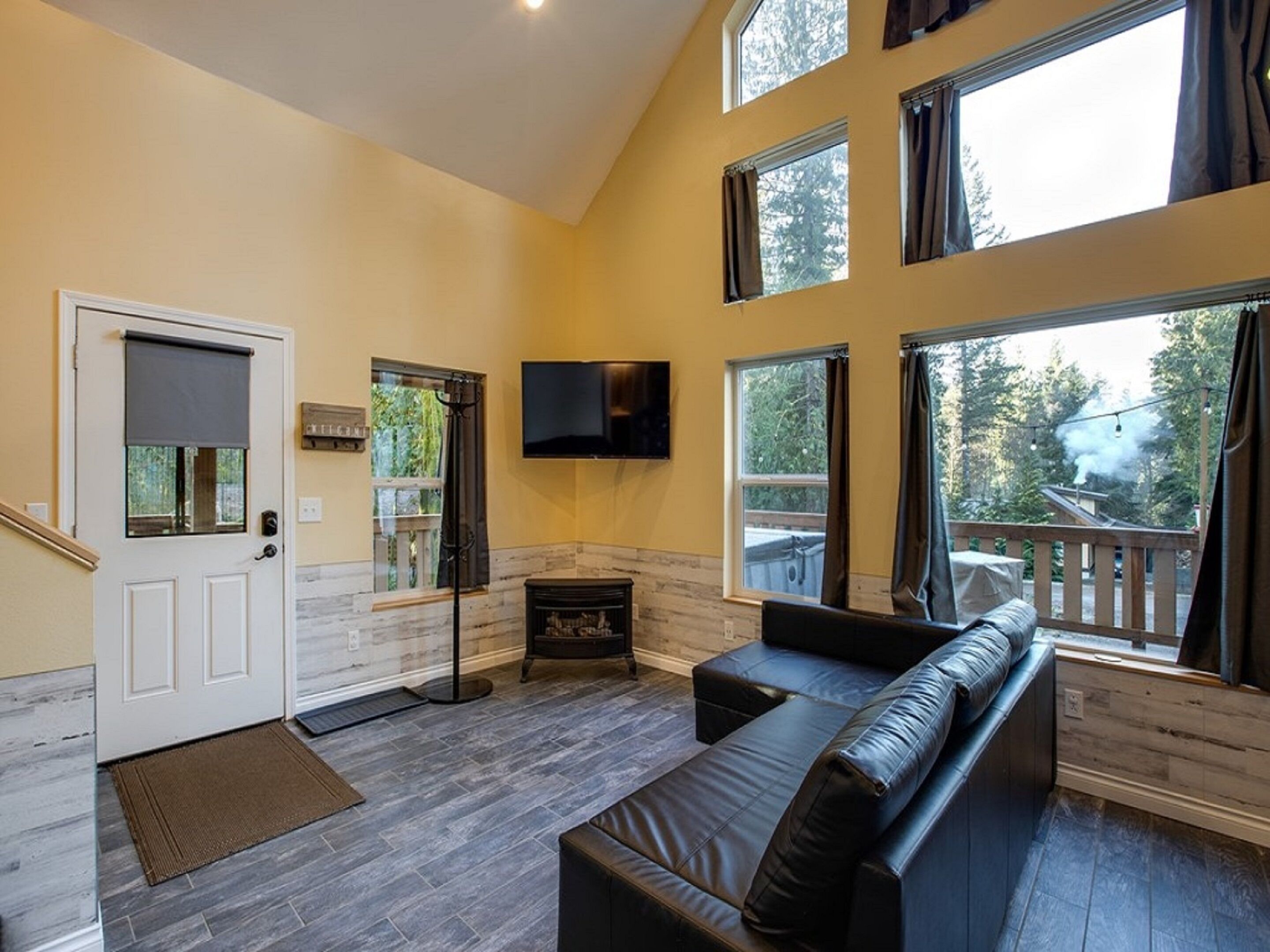 Villa (3 Bedrooms) | Living room | Fireplace