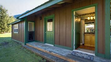 Cabin (1 Bedroom) | Exterior