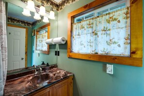 Cabin (1 Bedroom) | Bathroom