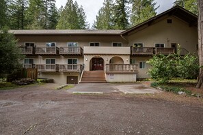 Front of property - 36SLL - Convenient - Economical - Kitchen - Sleeps 6 (Deming)