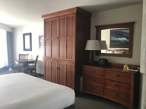 1 Schlafzimmer, Zimmersafe, Schreibtisch, Reisekinderbett