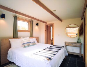 1 bedroom, desk, iron/ironing board, travel cot - Historic Missoula home with with a modern twist in Missoula’s beautiful Westside (Missoula)