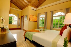 8 bedrooms, iron/ironing board, free WiFi, bed sheets - Luxury 8BR Villa, Pool, Butler & Free Meal (Montego Bay)