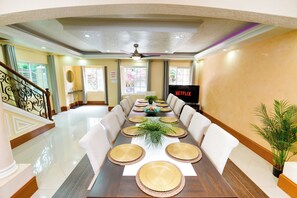 Dining - Luxury 8BR Villa, Pool, Butler & Free Meal (Montego Bay)