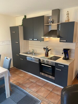 Réfrigérateur, four, plaque de cuisson, lave-vaisselle