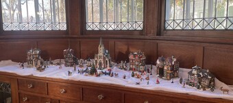 Historic home near lake, parks, shopping and BVU!  Perfect for the holidays!