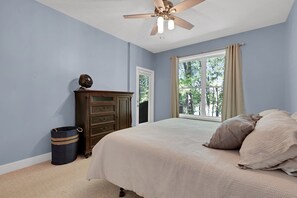 4 bedrooms, iron/ironing board, free WiFi, bed sheets