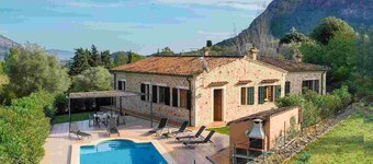 Can Bosch, surrounded by mountains with pool