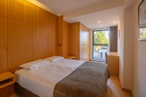 9 bedrooms, desk, iron/ironing board, travel crib - Northern Star - Building in Porto Downtown (with Garden and Terraces) (Porto)