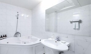 Family Twin Room | Bathroom | Slippers, towels, soap, shampoo - Gumi Time Hotel (Gumi)