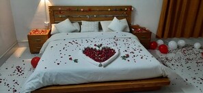 Deluxe Double or Twin Room | Iron/ironing board, free WiFi