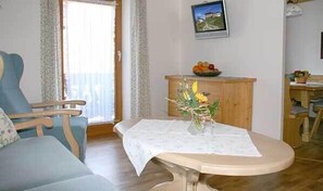 Fernseher, Tischtennisplatte