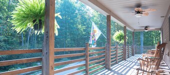 Kingsville Lodge Private Retreat
hot tub, pond, boats, game room, + more