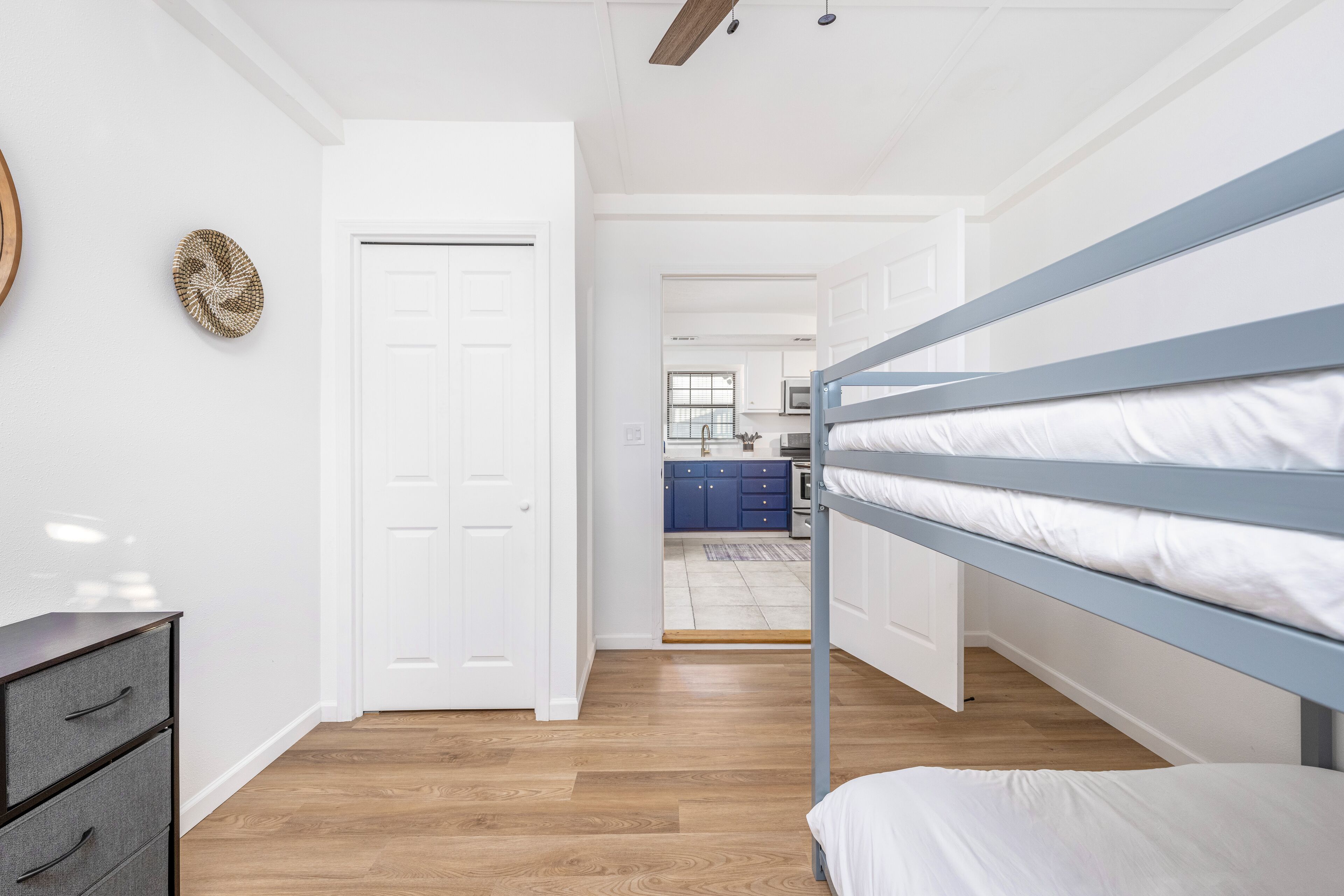 2 chambres, fer et planche à repasser, Wi-Fi gratuit, draps fournis