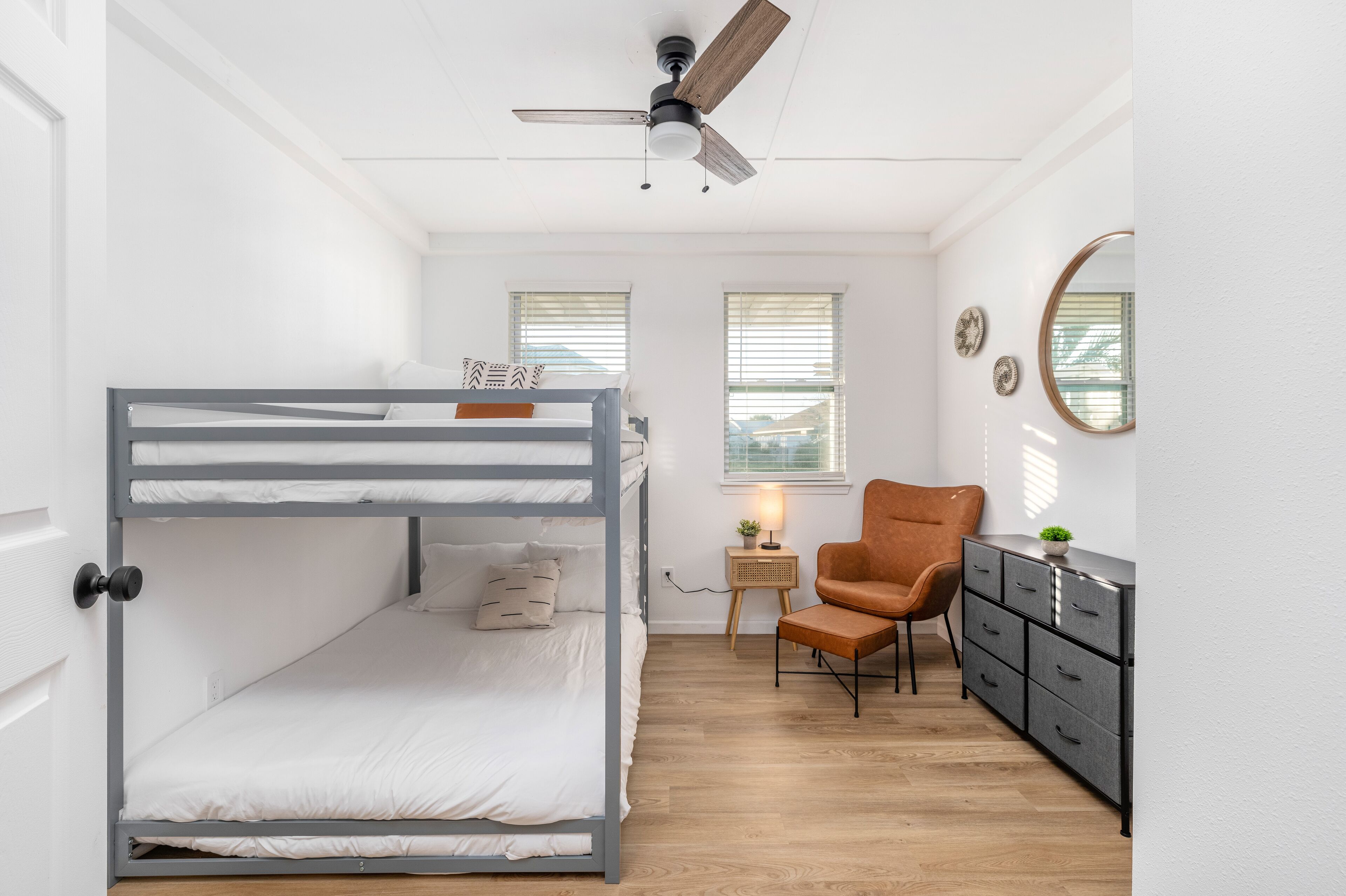 2 chambres, fer et planche à repasser, Wi-Fi gratuit, draps fournis