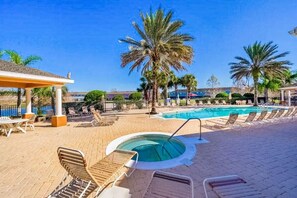 屋外プール、温水プール