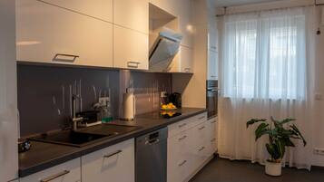 Fridge, microwave, oven, dishwasher