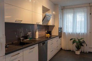 Fridge, microwave, oven, dishwasher