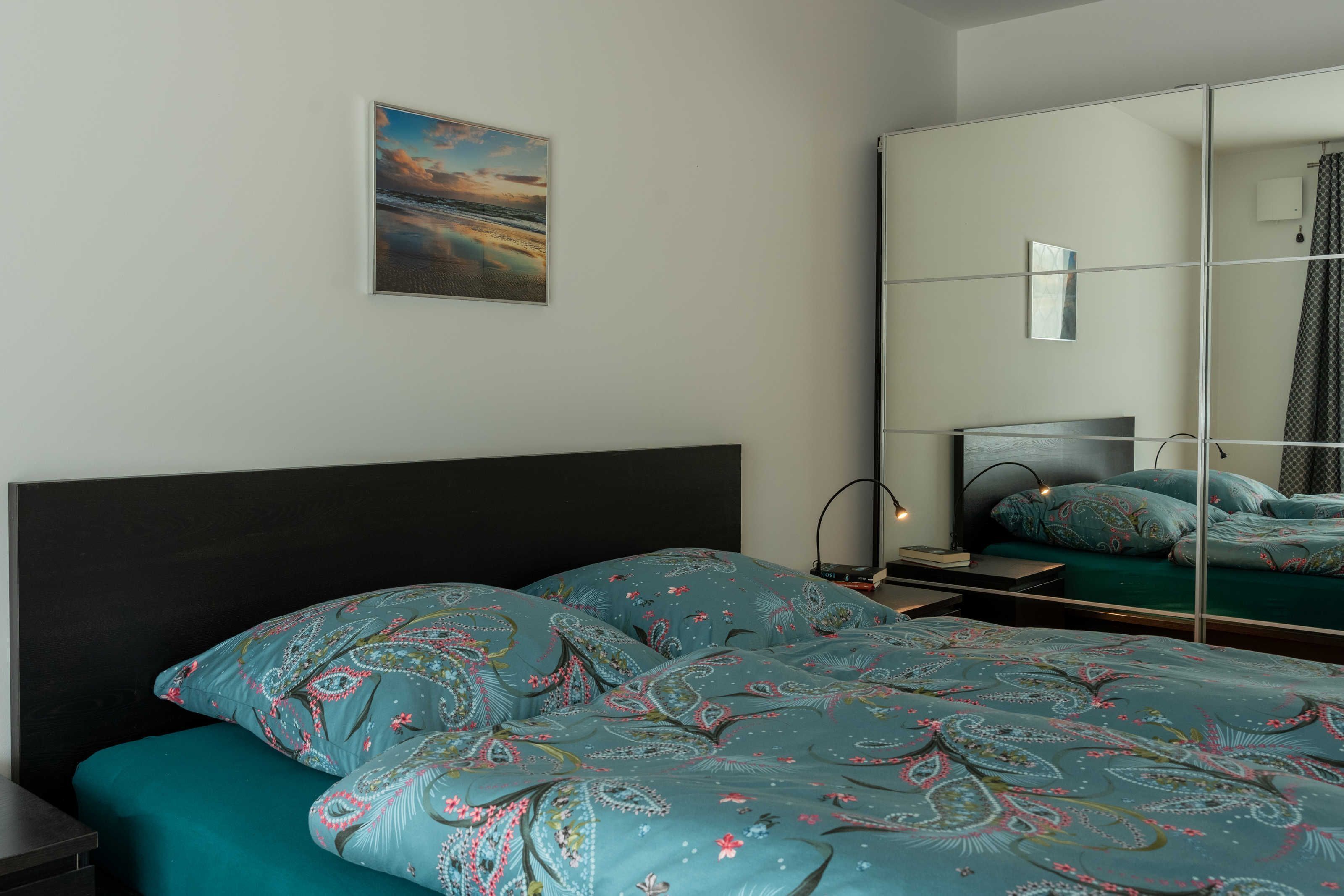 2 Schlafzimmer, Schreibtisch, Bügeleisen/Bügelbrett, Reisekinderbett