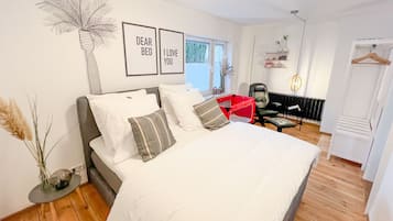 4 bedrooms, in-room safe, desk, iron/ironing board