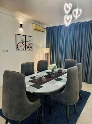 Dining - Beautiful 4bedroom with 24hrs facilities (Lagos)
