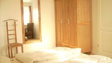 3 bedrooms, travel crib, WiFi