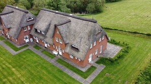 Unclassified image, 5 of 23, button - House by the sea - AK 33f (Nordstrand)