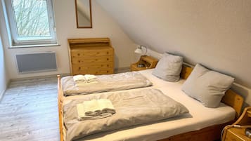 3 bedrooms, travel crib, WiFi