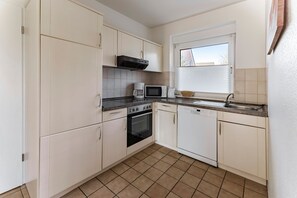 Kühlschrank, Mikrowelle, Ofen, Geschirrspüler