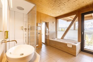 Shower, jetted bath, hair dryer