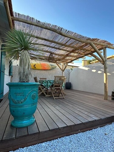 House 55m2 air-conditioned 5pers 25m from the sea fenced parking 2 cars