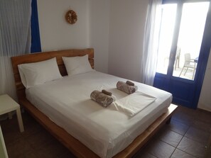 3 makuuhuonetta, silitysrauta/-lauta, ilmainen Wi-Fi, vuodevaatteet