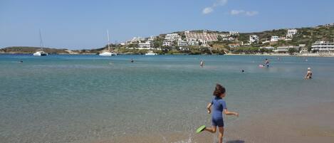 Plage à proximité, chaises longues
