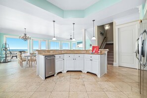 Fridge, microwave, oven, stovetop - BEACHFRONT, PRIVATE HOUSE, PRIVATE BEACH ACCESS! (Gulf Shores)