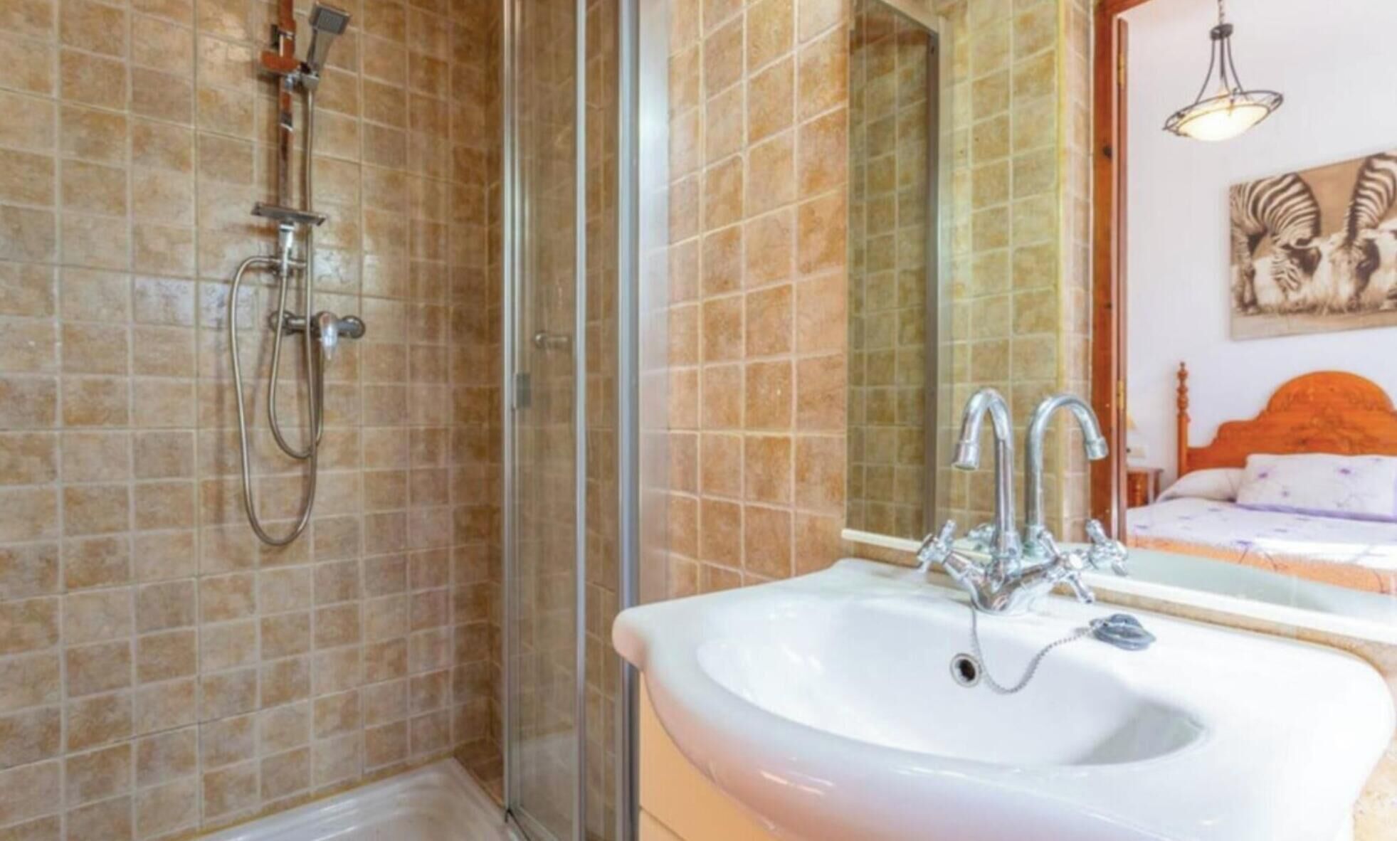 Bathtub, hair dryer, towels