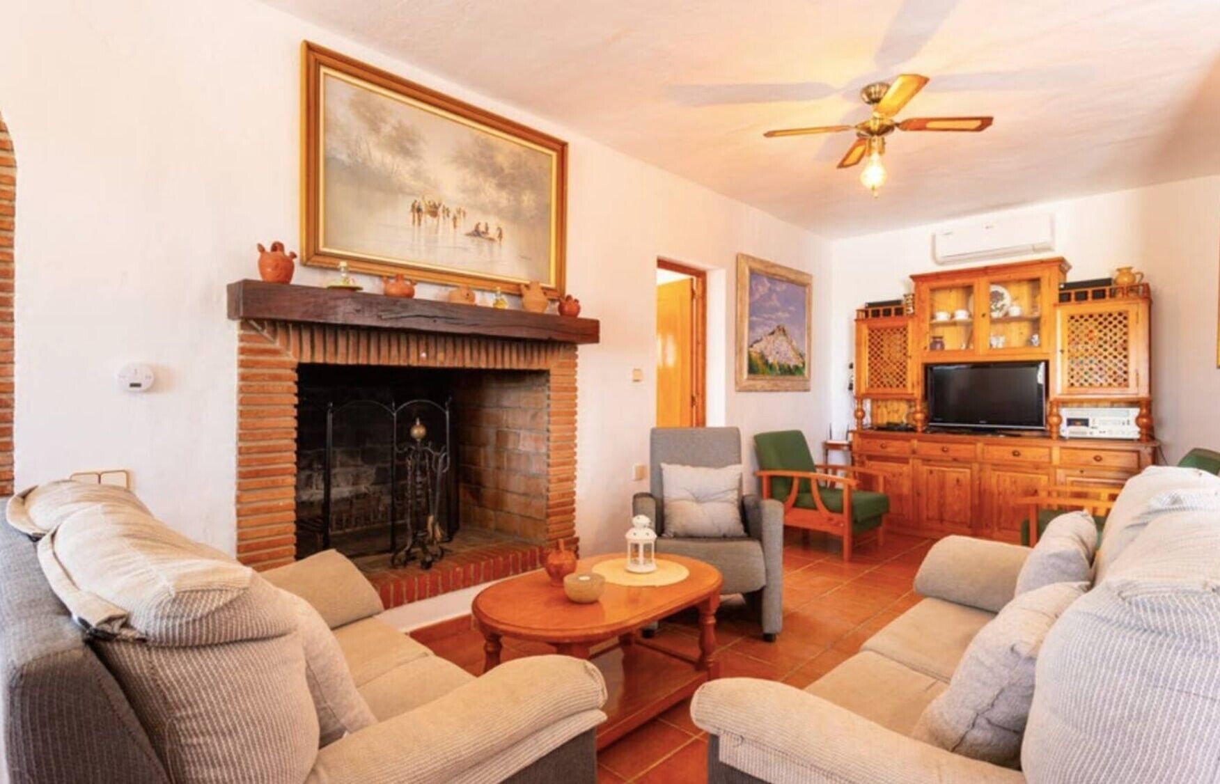 TV, fireplace