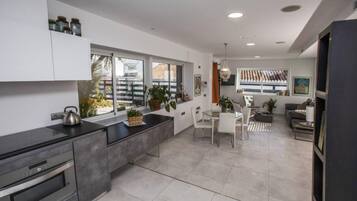 Fridge, microwave, oven, stovetop