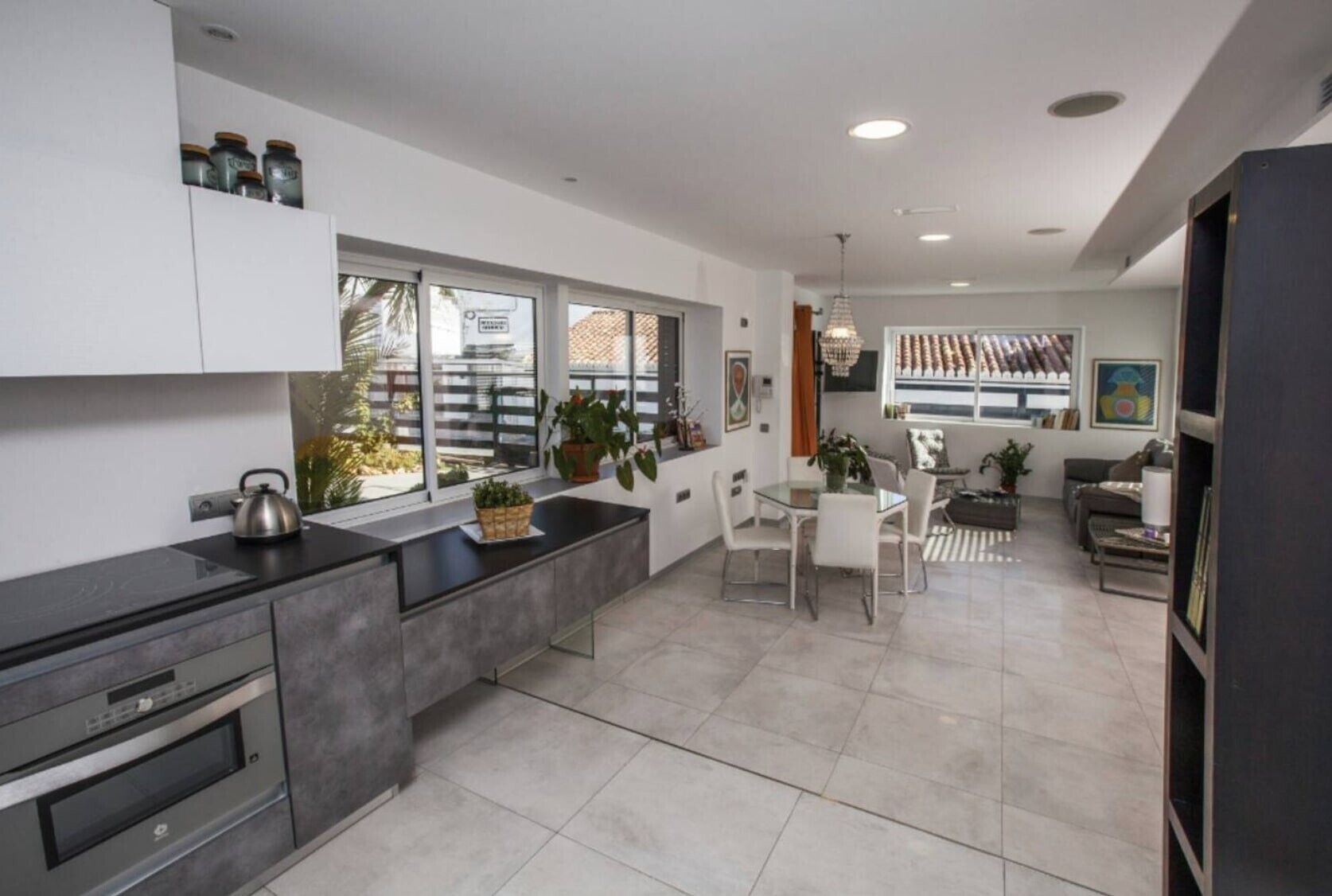 冰箱、微波炉、烤箱、炉灶