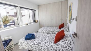 2 bedrooms, iron/ironing board, free WiFi, bed sheets