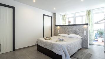 1 slaapkamer, een strijkplank/strijkijzer, gratis wifi, beddengoed