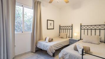 5 dormitorios, tabla de planchar con plancha, wifi gratis y ropa de cama