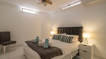 5 slaapkamers, een strijkplank/strijkijzer, gratis wifi, beddengoed
