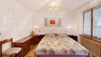 3 bedrooms, free WiFi, bed sheets