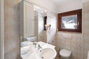 Doccia, asciugacapelli, asciugamani