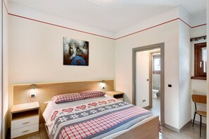 1 bedroom, free WiFi, bed sheets