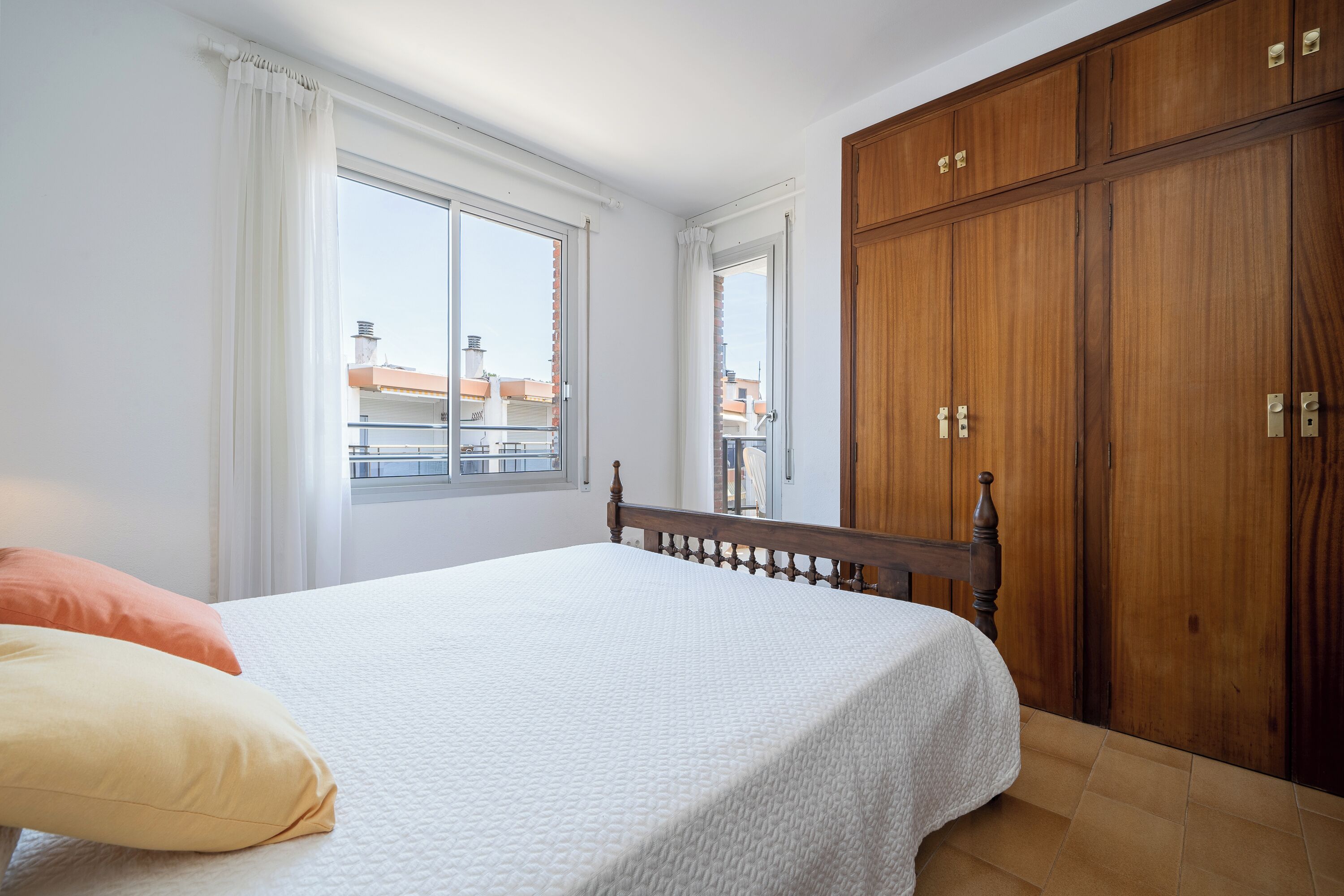 3 dormitorios, tabla de planchar con plancha, wifi gratis y ropa de cama